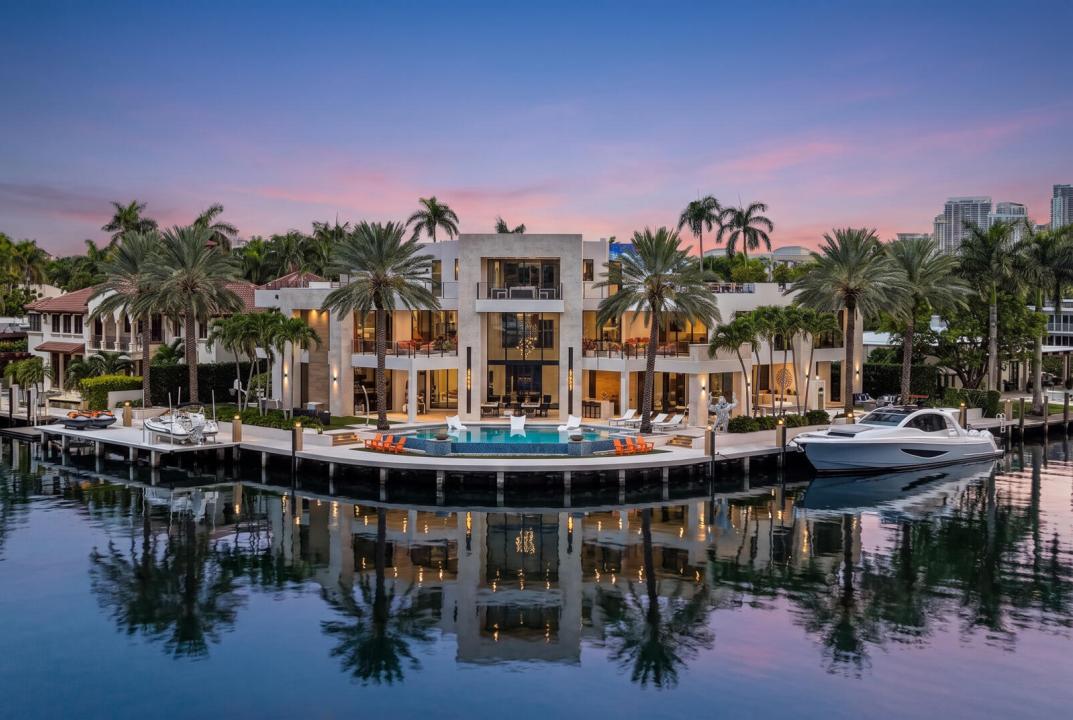 200 Fiesta Way, Fort Lauderdale, Florida 33301, USA