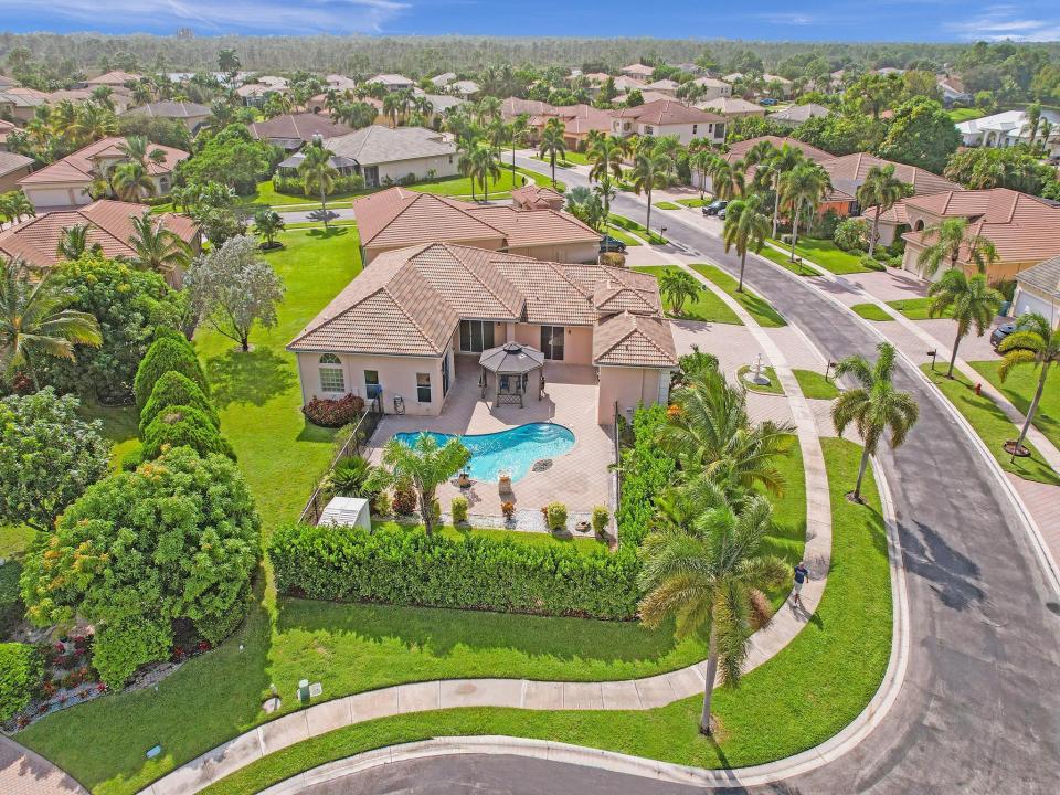 2933 E Fontana Court, Royal Palm Beach, Florida 33411, USA