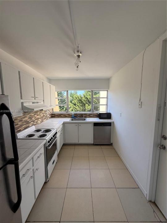 952 NE 199th St 4K, Miami, フロリダ 33179, アメリカ合衆国