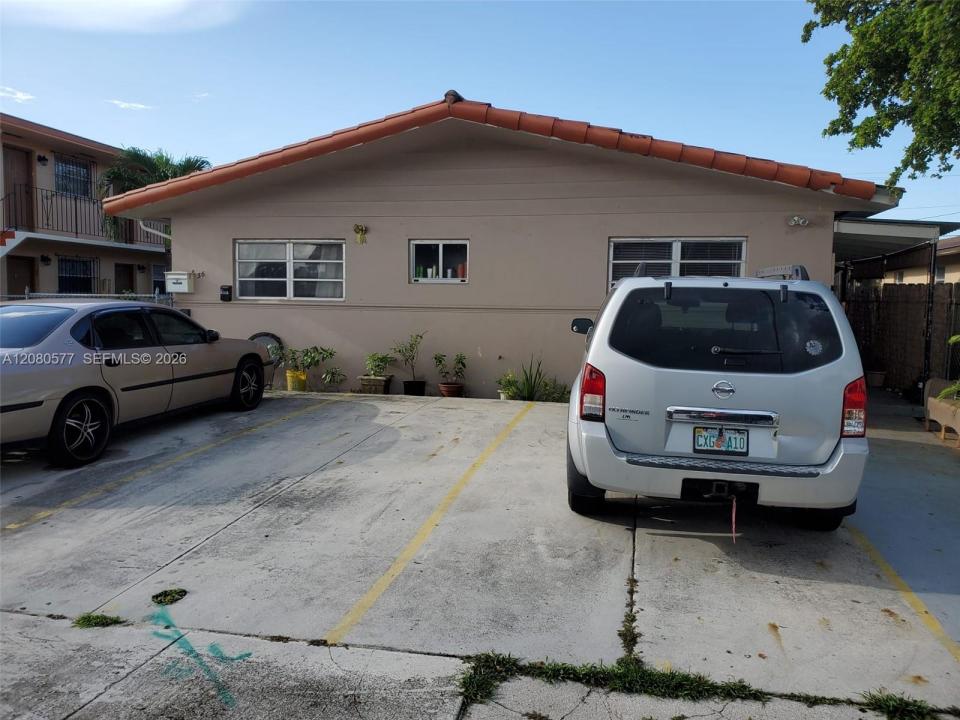 36 W 37th St, Hialeah, Florida 33012, USA