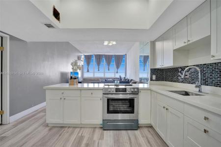 1351 NE Miami Gardens Drive 1703E, Miami, Florida 33179, Stati Uniti