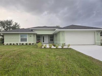 2618 NE 2 Ave, Cape Coral, Florida 33909, USA