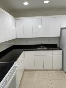 724 NE 4th St 8, Hallandale Beach, Florida 33009, USA