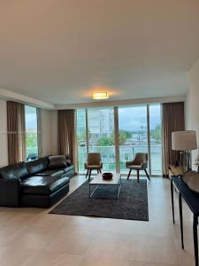 1150 102nd St 406, Bay Harbor Islands, 佛羅里達州 33154, 美國