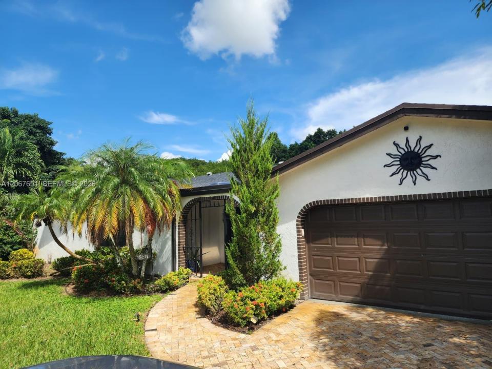 18611 SW 61st Ct, Southwest Ranches, Florida 33332