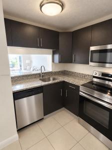 486 NW 165th St Rd B-603, Miami, Floride 33169, États-Unis