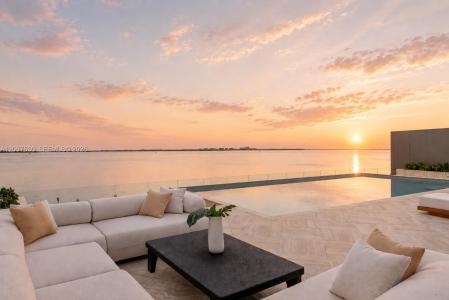 5 Grove Isle Dr PH M02, Miami, Florida 33133, Amerika Birleşik Devletleri