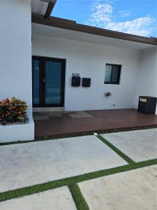 8630 SW 20th St main front, Miami, Florida 33155, USA