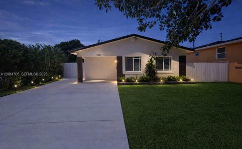 2221 NW 170th St, Miami Gardens, Florida 33056, USA