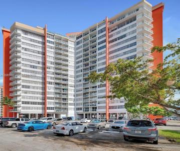 1351 NE Miami Gardens Dr PH11E, Miami, Floryda 33179, USA