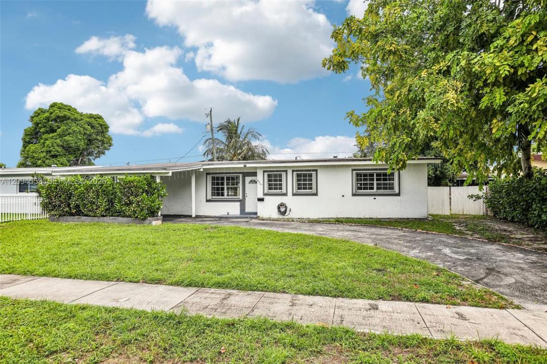 571 NE 172nd St, North Miami Beach, Floride 33162, États-Unis