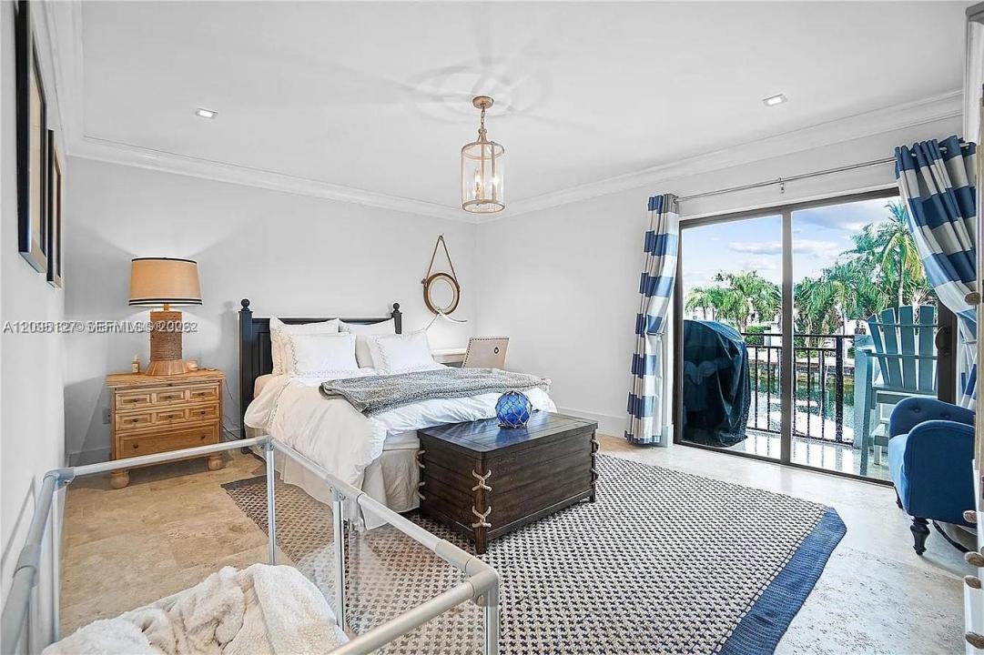 6901 Edgewater Dr 211, Coral Gables, Florida 33133