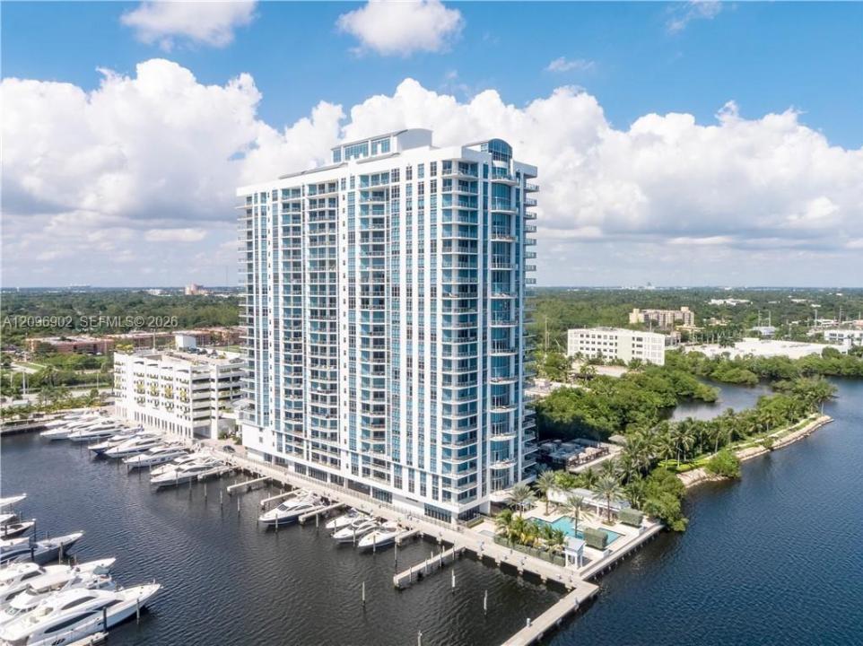 17301 Biscayne Blvd 703, North Miami Beach, Floryda 33160, USA