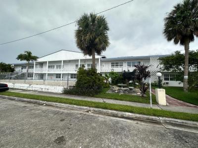 1471 NE 170th St 121A, North Miami Beach, Floryda 33162, USA