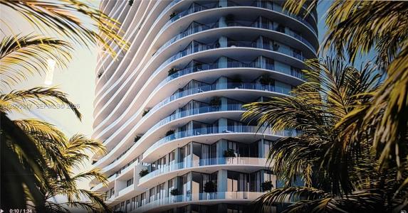 2411 LAGUNA CIRCLE 906, North Miami Beach, Flórida 33181, Estados Unidos