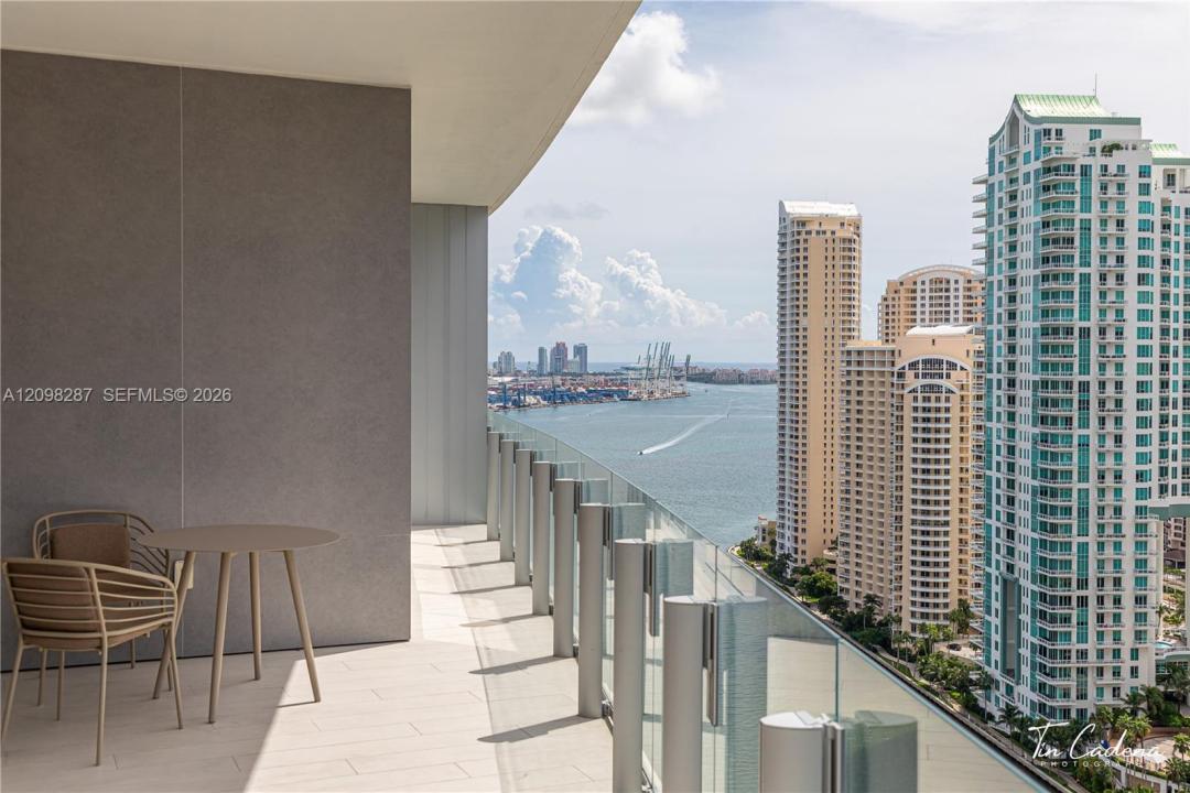 300 Biscayne Boulevard Way 2606W, Miami, פלורידה 33131, ארצות הברית של אמריקה