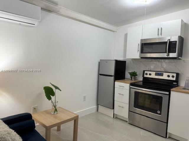 1270 NE 210th Ter B, Miami, Florida 33179, USA