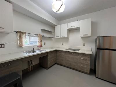 542 SW 3rd St E3, Miami, Floryda 33130, USA