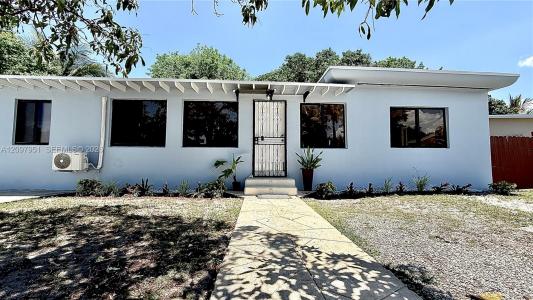 1352 NW 112th Ter 2, Miami, פלורידה 33167, ארצות הברית של אמריקה