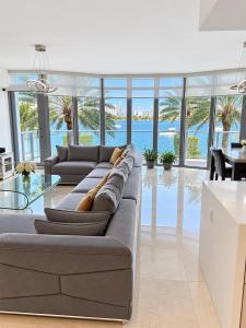 17301 Biscayne Blvd 211, North Miami Beach, 佛罗里达州 33160, 美国