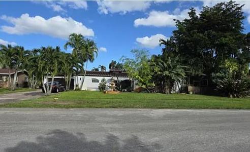 690 NW 68TH Avenue, Plantation, פלורידה 33317, ארצות הברית של אמריקה