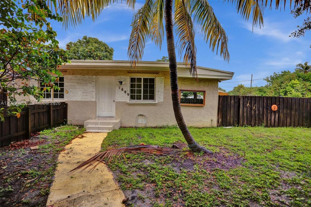 1699 NE 157th Ter, North Miami Beach, Floride 33162, États-Unis