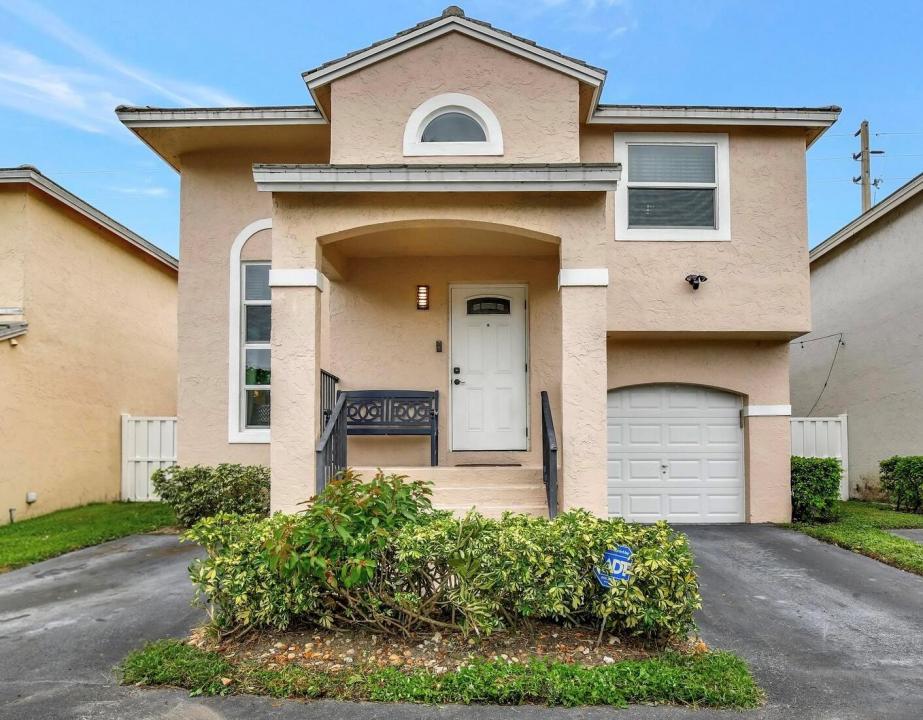 9919 NW 2nd Street, Plantation, Florida 33324, HOA KỲ