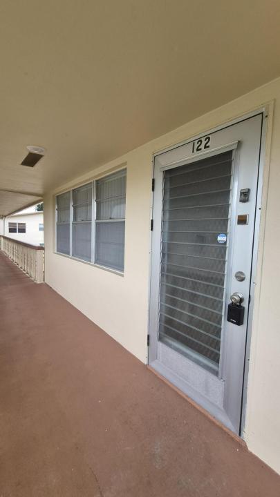 122 Canterbury E, West Palm Beach, Florida 33417
