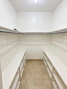Miami, 佛罗里达州 33167, 美国