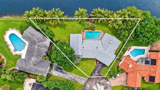 9880 SW 1st St, Plantation, פלורידה 33324, ארצות הברית של אמריקה