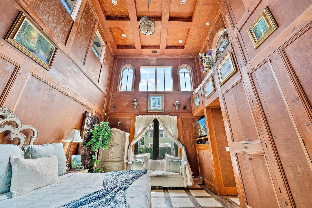 245 ARLINGTON Road, West Palm Beach, Florida 33405, USA
