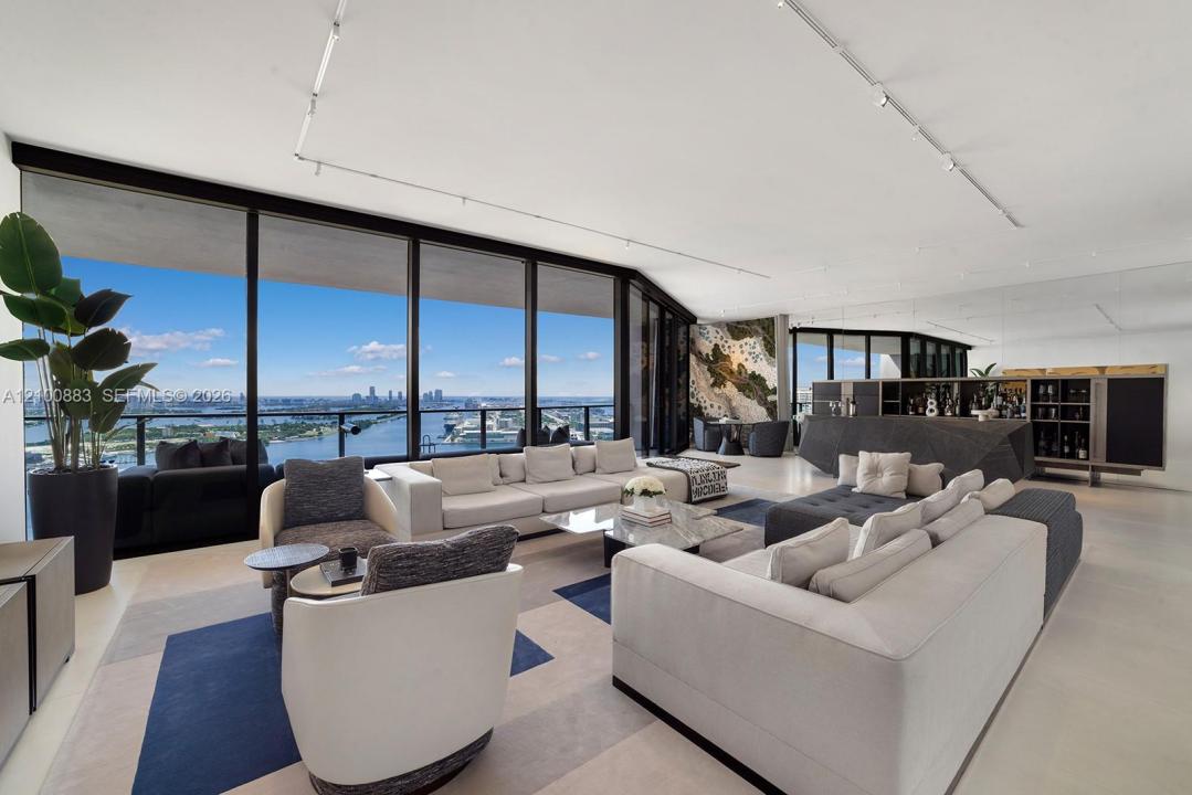 1000 Biscayne Blvd 3302, Miami, 佛罗里达州 33132, 美国
