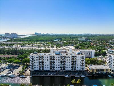 3703 NE 166th St 701, North Miami Beach, Floryda 33160, USA