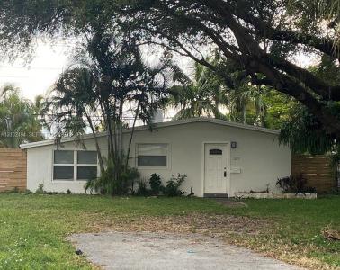 1629 NE 178th St 1629, North Miami Beach, Floride 33162, États-Unis