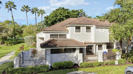 587 Prestwick Circle 2, Palm Beach Gardens, Florida 33418