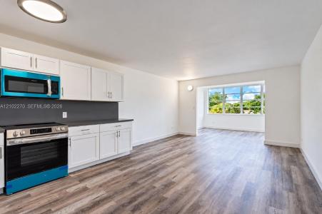 445 NE 195 th st 330, Miami, Floryda 33179, USA