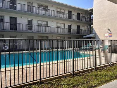 16215 NE 18th Ct 104, North Miami Beach, Floryda 33162, USA