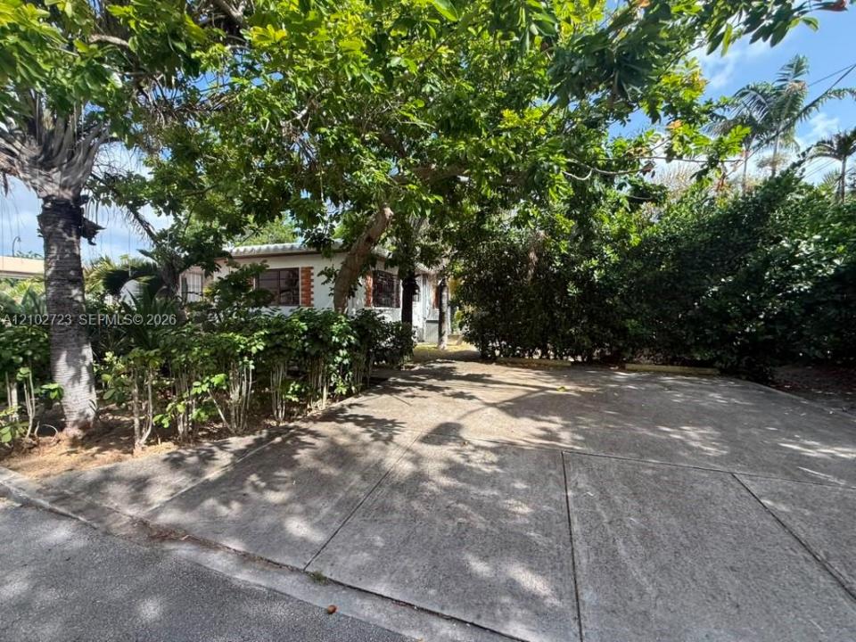 631 NE 60th St A, Miami, フロリダ 33137, アメリカ合衆国