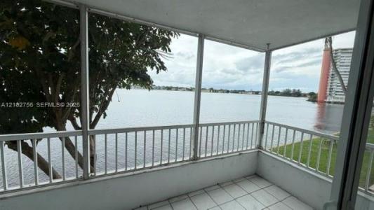 1175 NE Miami Gardens Dr 208, Miami, Florida 33179, Stati Uniti
