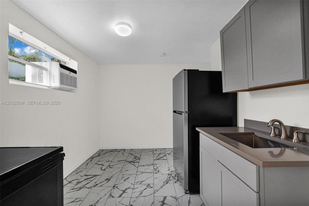520 NW 49th St B, Miami, Florida 33127