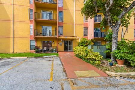 4707 NW 7th Street 110-8, Miami, Florida 33126, Stati Uniti