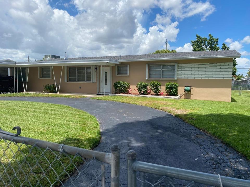 467 W 43rd Pl, Hialeah, Florida 33012, Amerika Birleşik Devletleri