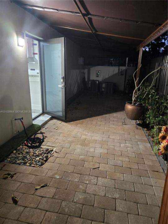 930 NW 32nd Pl back right, Miami, 佛罗里达州 33125, 美国