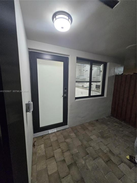 930 NW 32nd Pl right side next to laundr, Miami, 佛罗里达州 33125, 美国