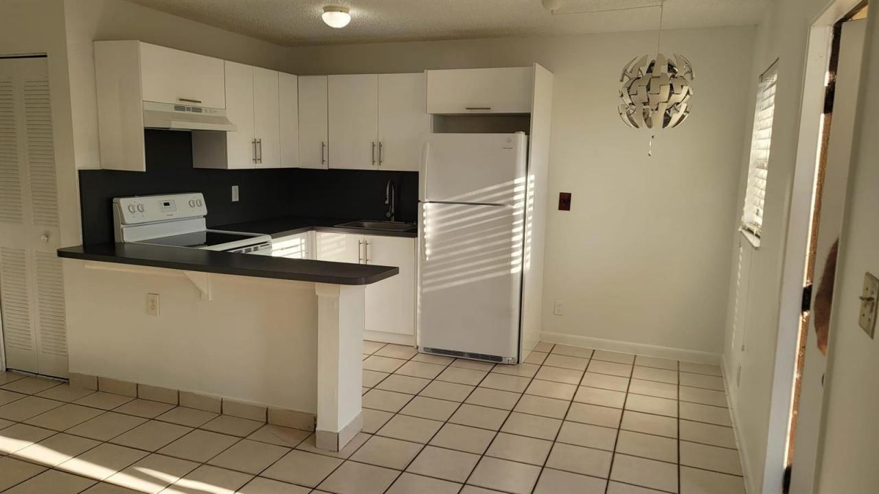 416 LAKESIDE Drive 128, Margate, Florida 33063