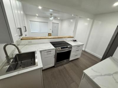 565 NE 32nd St, Oakland Park, Flórida 33334, Estados Unidos