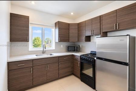 560 NE 67th St 4, Miami, फ्लोरिडा 33138, संयुक्त राज्य अमेरिका