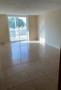 16851 NE 23rd Ave A311, North Miami Beach, פלורידה 33160, ארצות הברית של אמריקה 