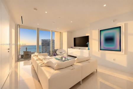 300 Biscayne Boulevard Way 5205W, Miami, फ्लोरिडा 33131, संयुक्त राज्य अमेरिका