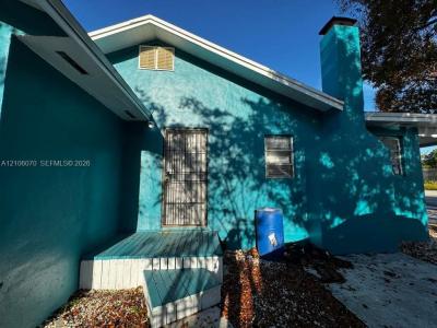 1121 NW 40th St 2, Miami, Flórida 33127, Estados Unidos